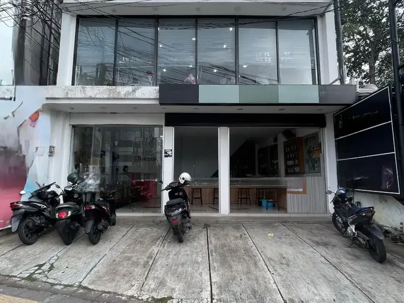 Ruko Lebar 10 Meter Dijual di Jalan Utama Teuku Umar, Denpasar - Real Estate in Bali