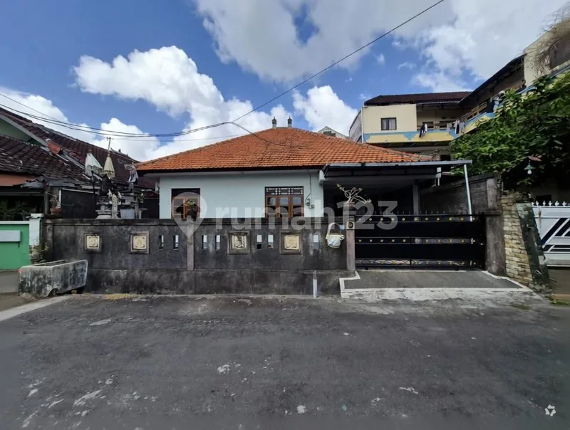 Rumah Sewa 3+1Bedroom Semi Furnished di Taman Griya Jimbaran, Bali - Real Estate in Bali