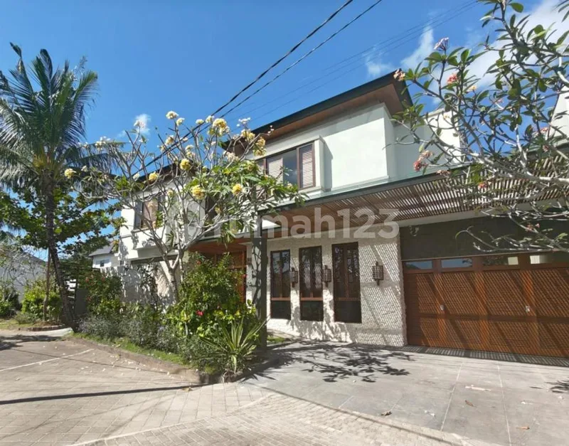 Brand New 4 Bedrooms Villa At Strategic Location, Near Jimbaran Beach - Bali in Bali