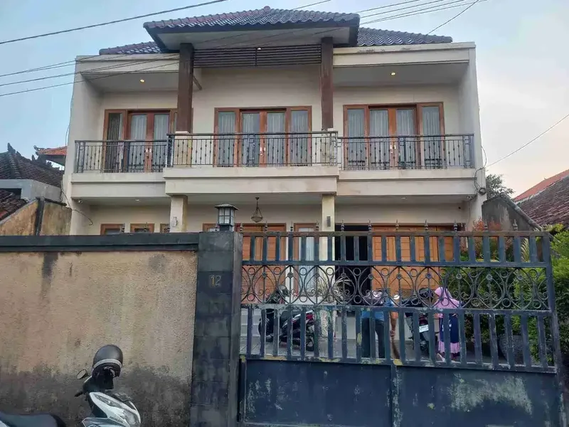 Rumah 2 Lantai Terletak di Jl. Tukad Pule, Sesetan - Denpasar Selatan, BALI


Spesifikasi :
LT 391m2dan LB 469m2
4 kamar Tidur
4 Kamar Mandi
Dapur Kotor
Dapur Bersih
Garase 
Halaman Depan dan Halaman - Bali in Bali