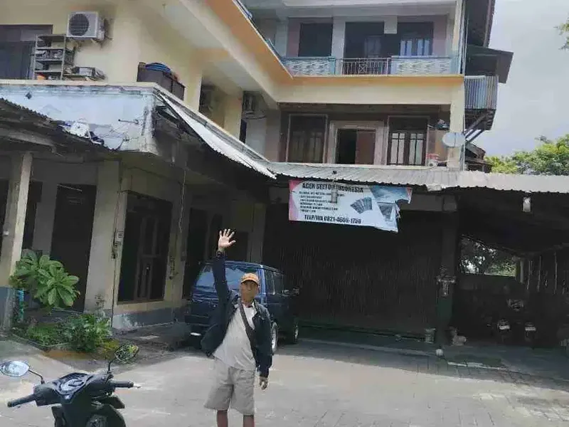 Gudang dan Rumah 3 Lantai di Jalan Raya Utama Cargo Denpasar Barat - Real Estate in Bali