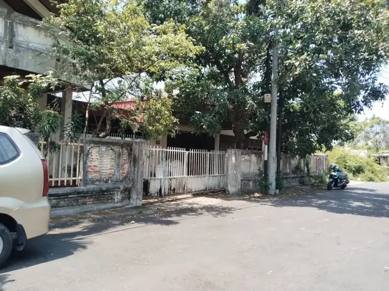 TANAH BERISI BANGUNAN 2 LANTAI DI JL GN AGUNG DENPASAR DEKAT HOTEL - Real Estate in Bali
