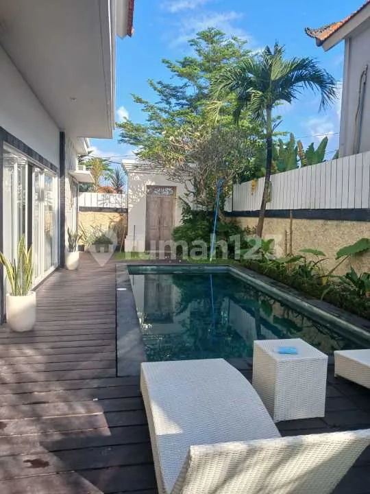 Villa In bumbak Umalas, Badung - Real Estate in Bali