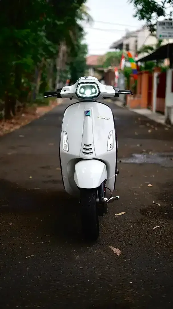 VESPA SPRINT 150 3V 2016 PUTIH MODIF - TERMURAH - Vehicles in Bali