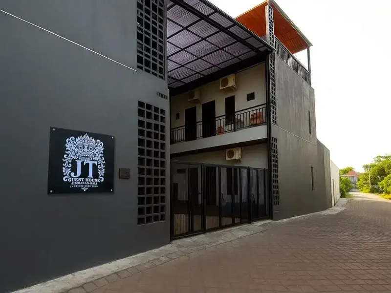 GUEST HOUSE STRATEGIS DEKAT SIDEWALK MALL JIMBARAN - Real Estate in Bali