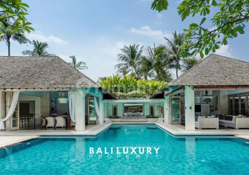 Vila Estate Mewah Hak Milik di Prime Seminyak Dekat Pantai - Real Estate in Bali