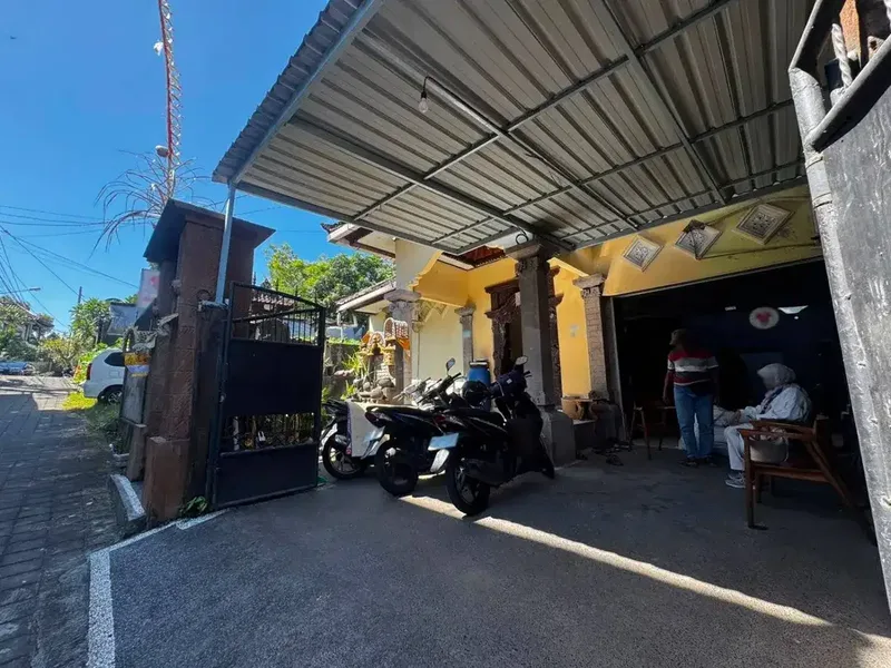 Dijual Rumah Strategis 3 Kamar Tidur di Ubung Denpasar – SHM & IMB Lengkap, Hanya 100 Meter dari Jalan Utama - Real Estate in Bali
