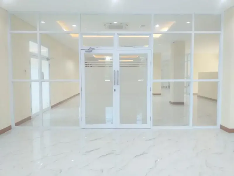 Kantor menjadi primadona stlah pasang sticker sunblas jadi kece - Other in Bali