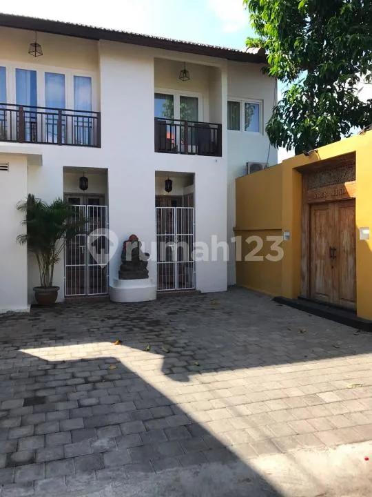Dijual Family Villa Jimbaran Bali, Swimming Pool Pribadi - Real Estate in Bali