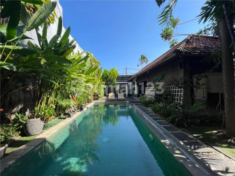 For Rent House 3 Bedrooms With Furnished In Berawa - Real Estate in Bali