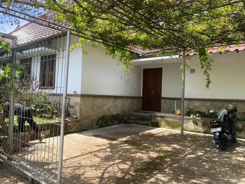 Rumah 1 Lantai Dengan taman Luas Lokasi Renon - Real Estate in Bali