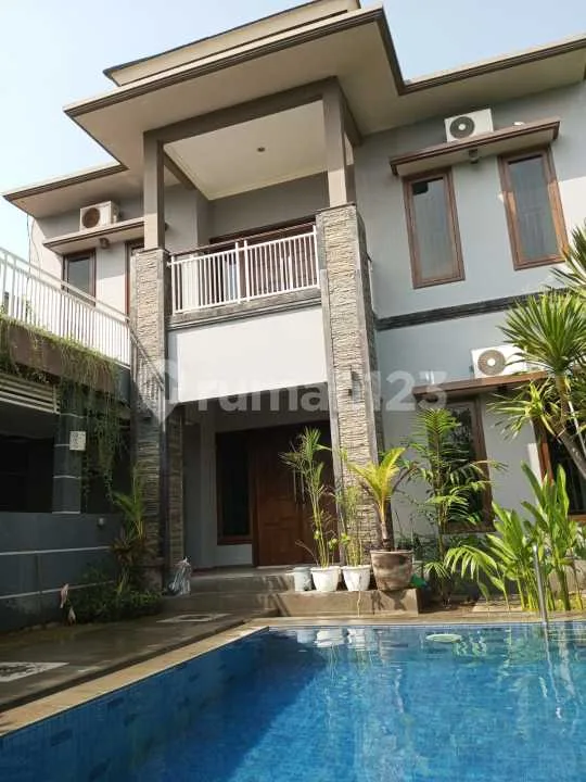 Sewa Villa Ross Jl Dewi Sri Denpasar, Bali - Real Estate in Bali