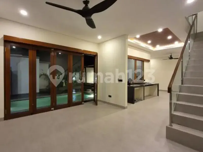 Villa Privat Modern Lingkungan Tenang di Kutuh - Real Estate in Bali