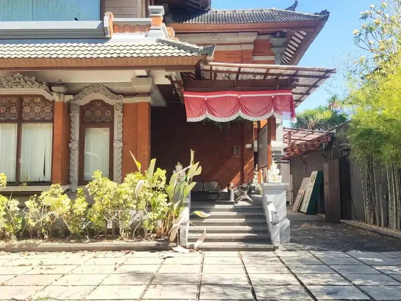 Bangunan Ex-Kantor Luas Disewakan di Renon, Denpasar Selatan - Real Estate in Bali