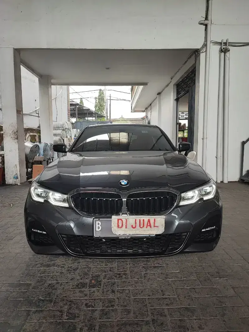 Antik BMW 330 2022 low KM - Vehicles in Bali