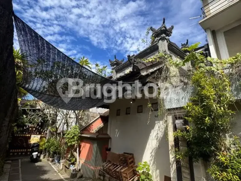 Langka! Rumah 500 Meter dari Pantai Batubelig – Lokasi Emas di Seminyak Bali - Real Estate in Bali