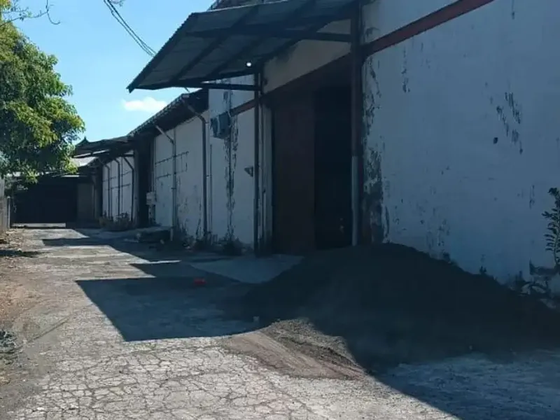 GUDANG STRATEGIS AKSES TRONTON DI CARGO UBUNG DENPASAR - Real Estate in Bali