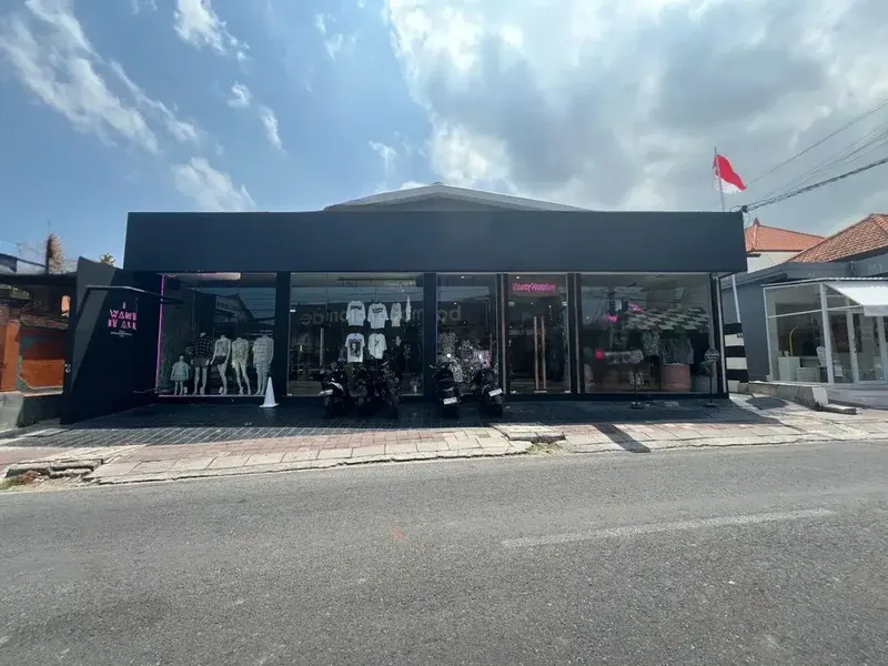 Prime Commercial Space For Rent Over Contract In Batu Bolong, Canggu - Real Estate in Bali