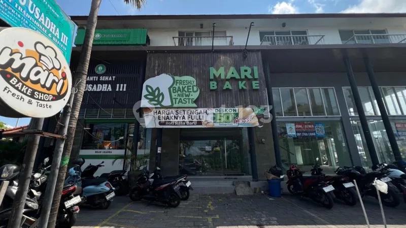 Di Jual Ruko 3 Lantai Premium Full Furnished - 3 Menit ke Sunset Road - Bali in Bali