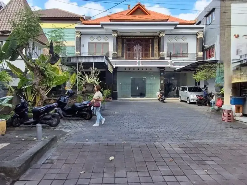 Disewakan gedung 2 lantai Lokasi Strategis di Renon - Real Estate in Bali