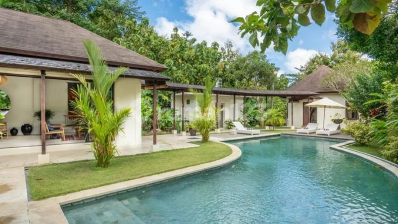 Villa Bagus 1 Lantai di Blongkeker Puri Gading Jimbaran Badung, Bali - Real Estate in Bali