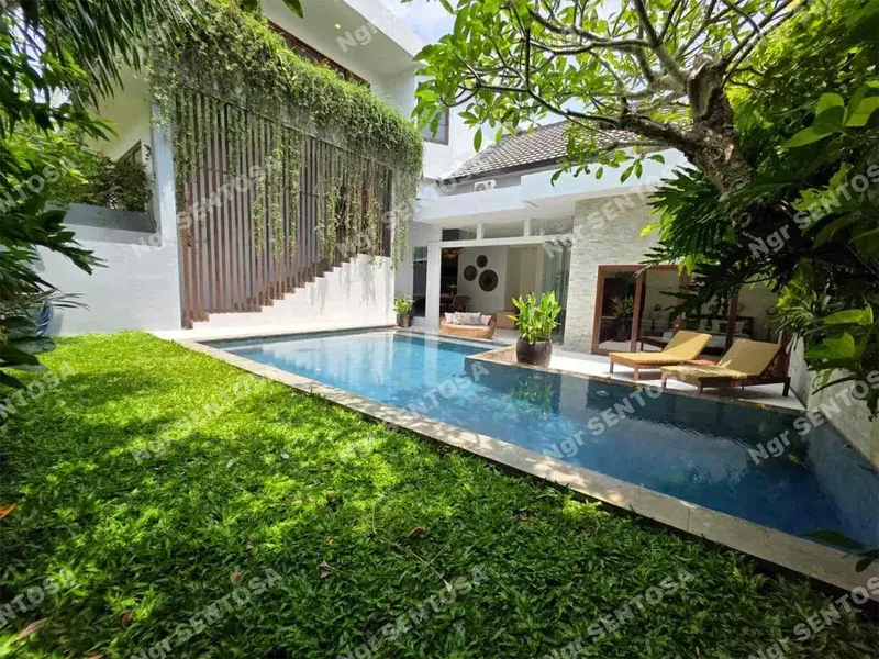 LUXURY VILLA JIMBARAN PANTAI BALANGAN BALI - Real Estate in Bali