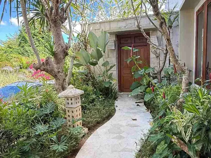 Jual Rumah 2lt Fuenished + Private pool Lokasi di Perumahan area Jimbaran. strategis & nyaman untuk Hunian - Bali in Bali