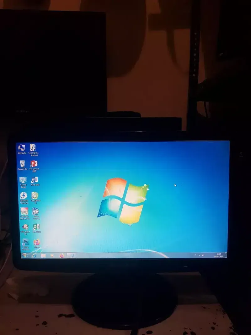 Monitor Samsung 19 inc - Electronics in Bali