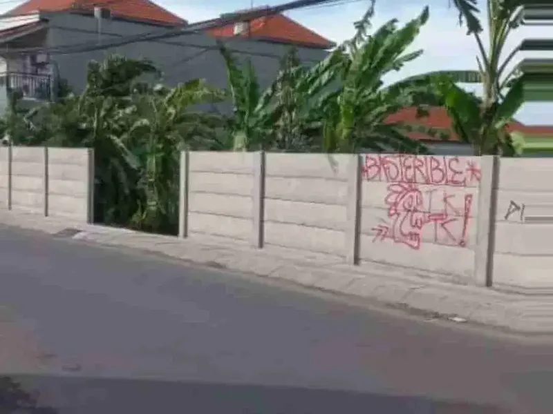 JUAL TANAH KOMERSIL PREMIUM JLN RAYA BATU MEJAN CANGGU 500 METER DARI PANTAI CANGGU - Bali in Bali