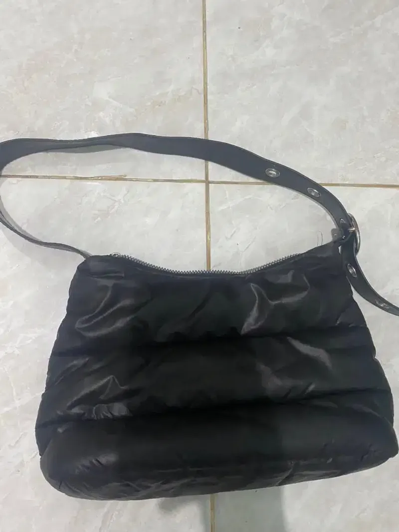 Tas hitam merk hm - Fashion in Bali