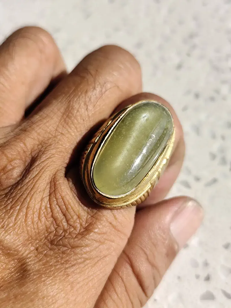 Big Natural Green Sapphire, cat eye luster, kristal - Fashion in Bali