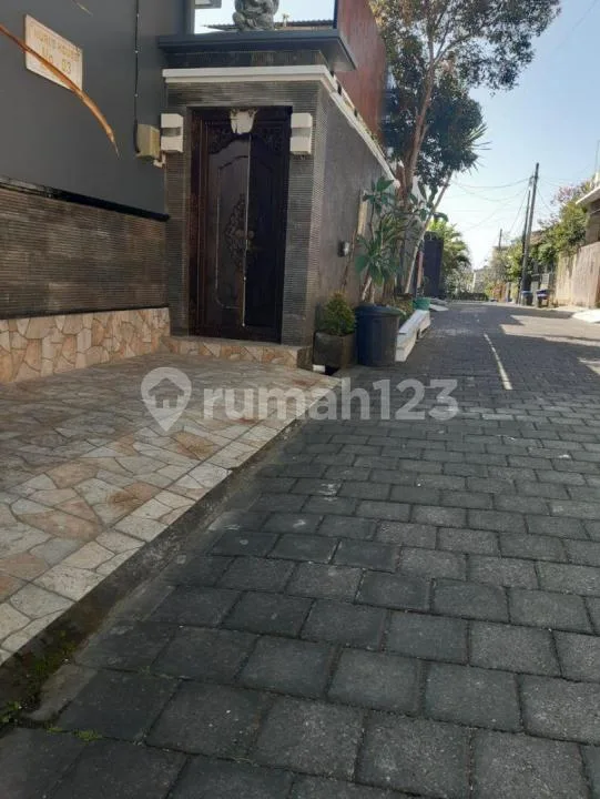 Luxury Living In Jimbaran: Fully Furnished 3-Bedroom Home With Rooftop Near Beaches & Campus Strategic Location - Real Estate in Bali