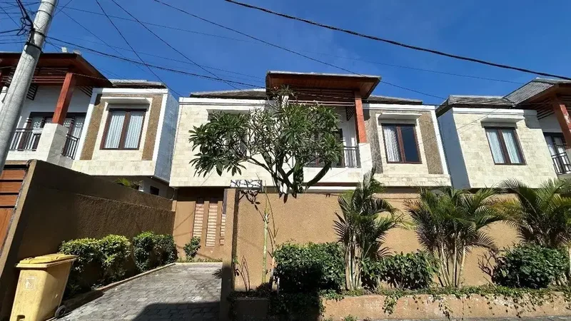 villa cantik di perumahan elite,furnish,one gates,tersedia club house - Bali in Bali