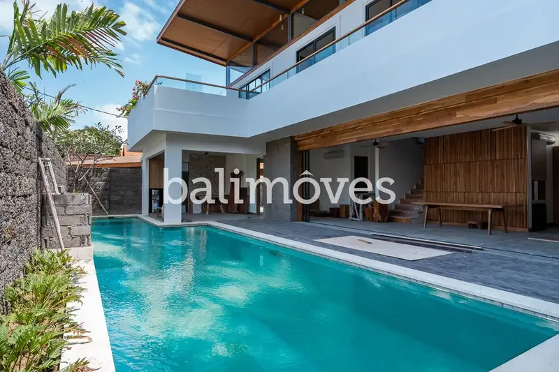 Vila Keluarga Empat Kamar Tidur Modern Dalam Kompleks di Tepi Pantai - Real Estate in Bali