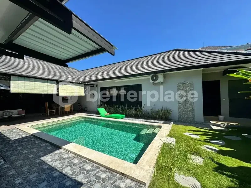 An Ideal Investment and Lifestyle Property: Beautiful 3-Bedroom Villa in Sanur with Modern Amenities, Large Garage, and Strong Rental Appeal - Real Estate in Bali