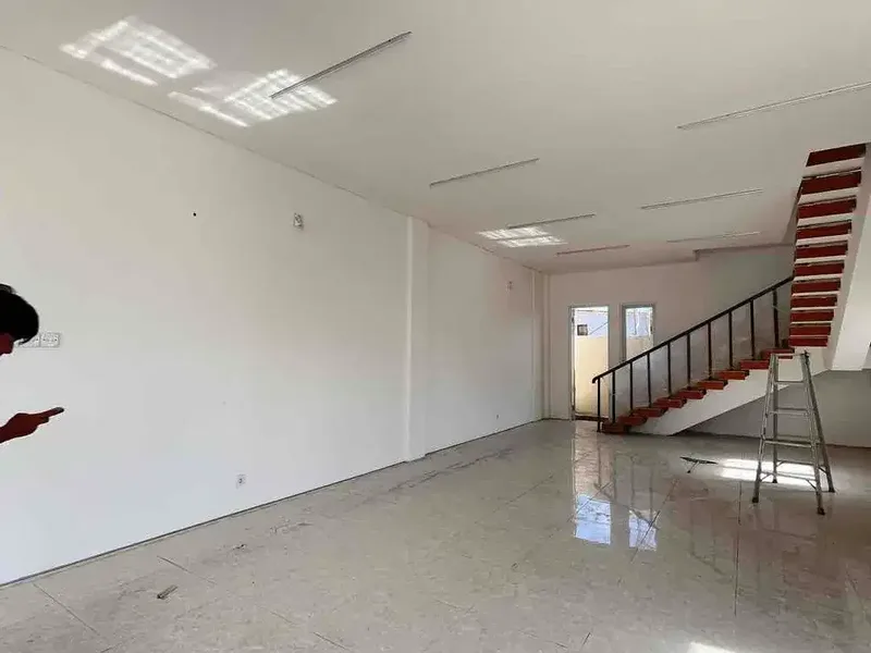 Disewakan ruko baru 3 lantai - Real Estate in Bali