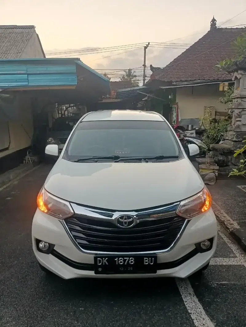 Avanza Veloz Type E 2017 Putih Manual 1.3 Asli Bali Plat Denpasar - Vehicles in Bali