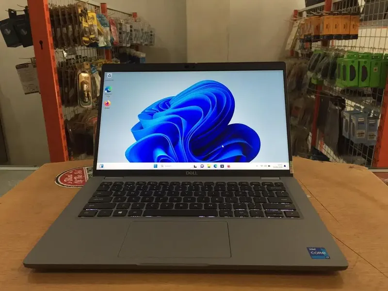 DELL Latitude E5420 Core i7Gen11 Ram 16GB SSD 256GB Touchscreen mulus - Electronics in Bali
