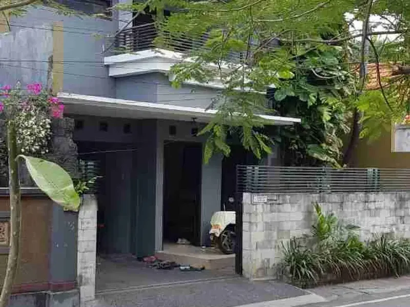 Sale Rumah 2Lt 140M2 Strategis 5Kamar Tk Yeh Aye Renon Jl6mtr Aspal - Bali in Bali