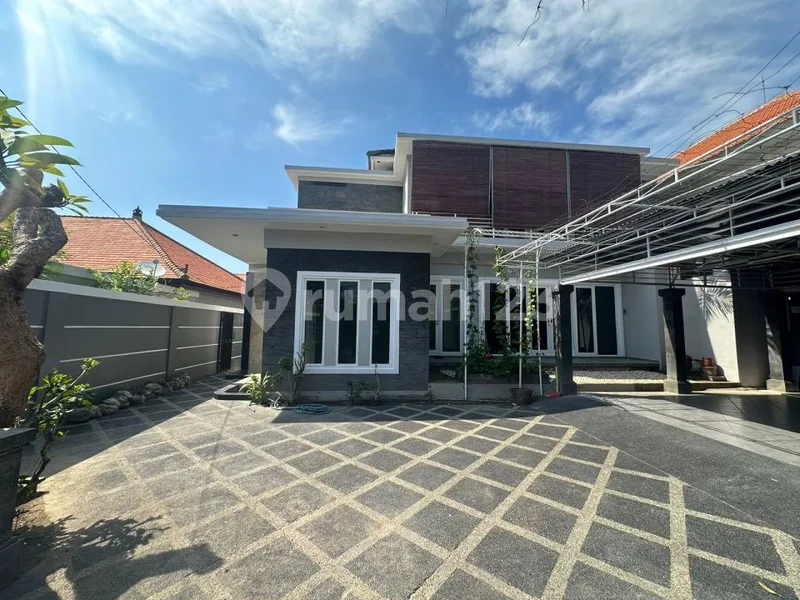 Rumah Mewah Siap Huni dengan Kolam Renang di Area Buluh Indah dekat Gatsu Barat Denpasar - Bali in Bali