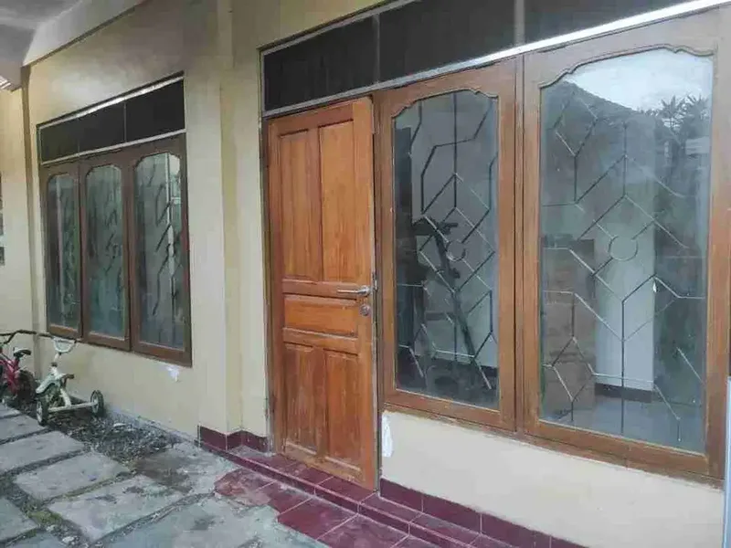 Rumah 2 BR, 1 KM, Wifi, Carport, Asri, di belakang Terminal Ubung - Real Estate in Bali