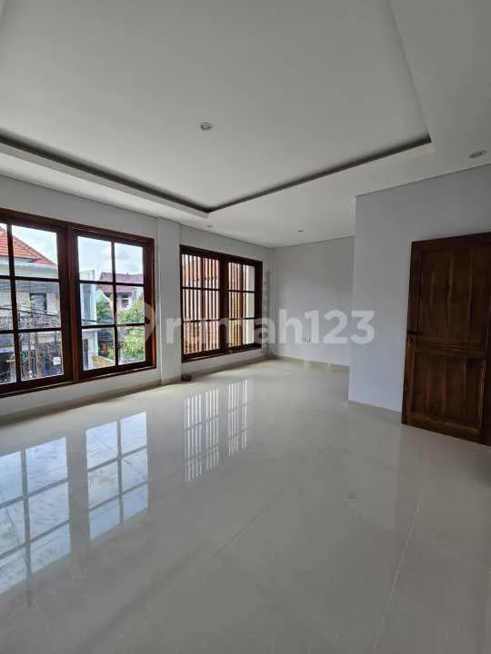 Rumah 2 Lantai Kondisi Bagus Siap Huni Kosongan Lokasi Strategis Ditengah Kota Denpasar Selatan Dekat Supermarket,rs,sekolah, Universitas,mall Dan Wisata Pantai Diarea Renon - Bali in Bali
