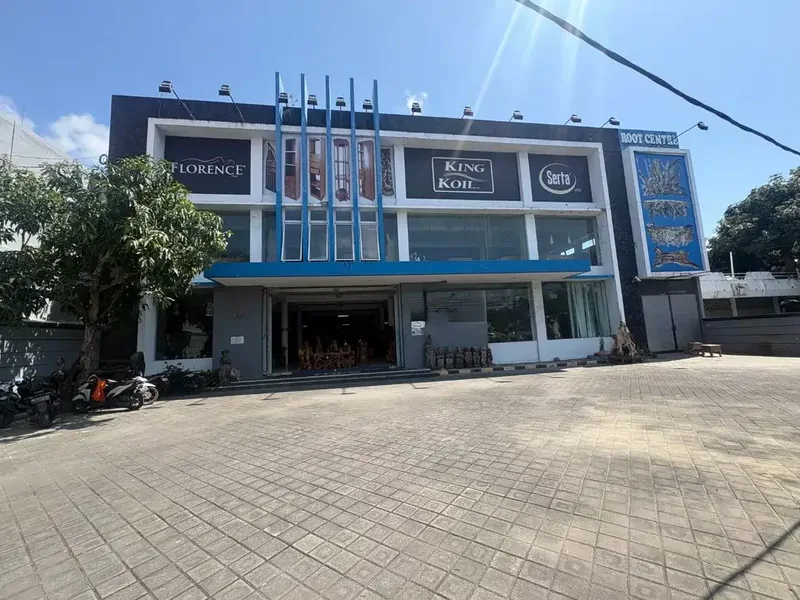 Bangunan Komersial 2 Lantai Disewakan di Bypass Ngurah Rai, Pemogan - Real Estate in Bali