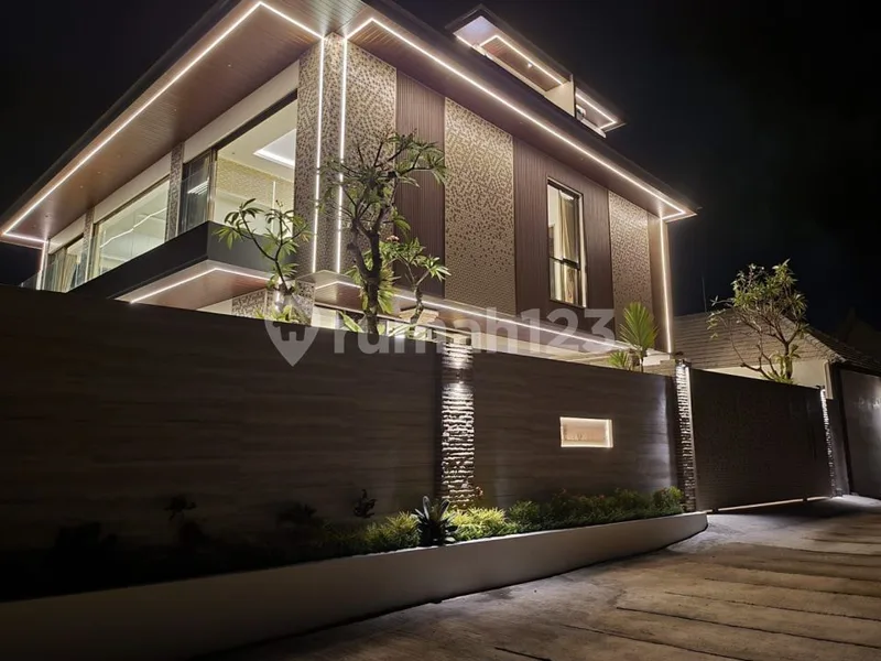 Brand New Luxury Villa With Spectacular Ocean & City View, Pecatu - Real Estate in Bali