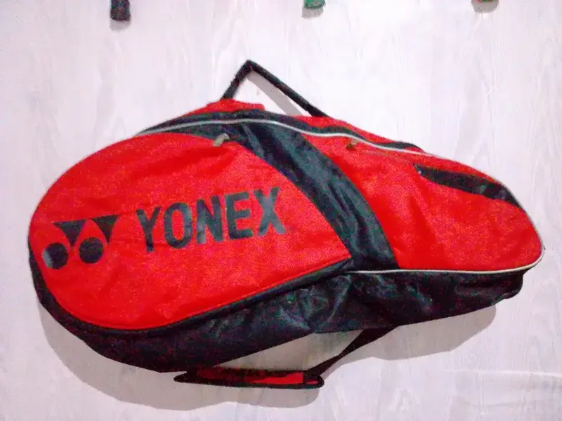 di jual tas badminton Yonex masih bagus - Hobbies & Sports in Bali