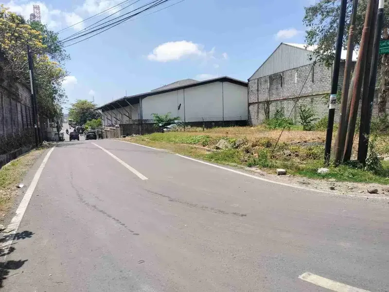 Tanah Hook 480M2 Lebar 33Mtr Penamparan Belakang Mitra10 Jl10mtr Aspal - Bali in Bali