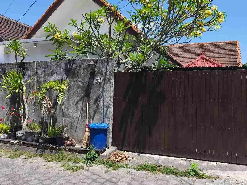 2 BEDROOMMS FULL FURNISHED VILLA DI JALAN GUNUNG SALAK KEROBOKAN - Real Estate in Bali