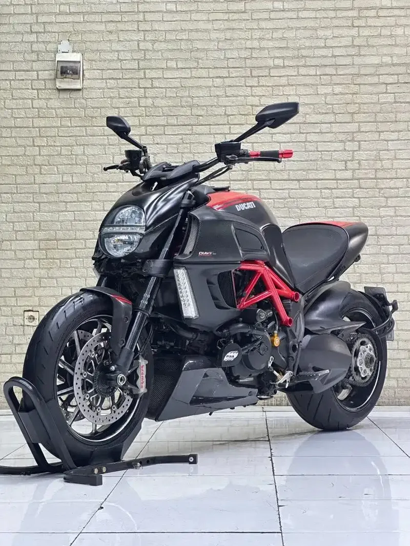 Moge Ducati Diavel red carbon mustika motor - Vehicles in Bali