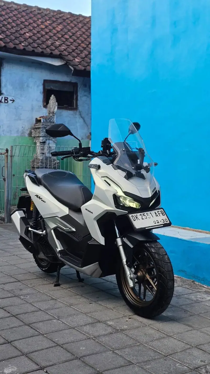 Honda putih Adv160 abs adventure 2025 matic - Vehicles in Bali