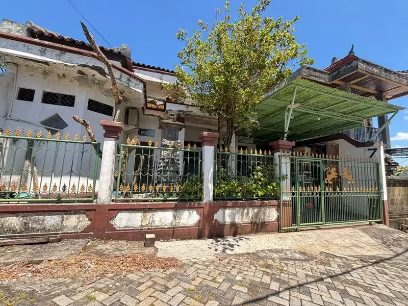 Dijual Rumah 2 Lantai Di Lokasi Yang Sangat Strategis Di Denpasar Utara - Bali in Bali